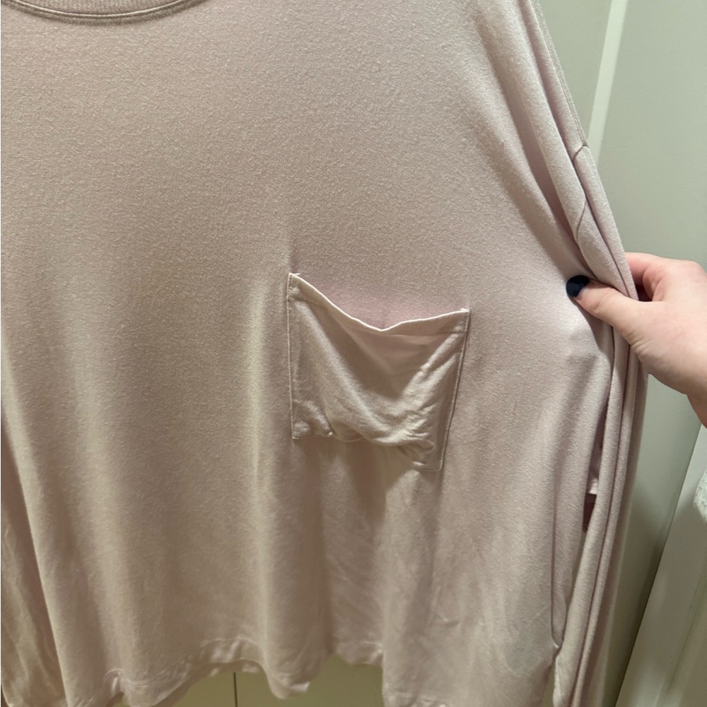 American Eagle Outfitters Soft and Sexy Light Pink Long Sleeve Tee Pocket NWT - Picture 2 of 5